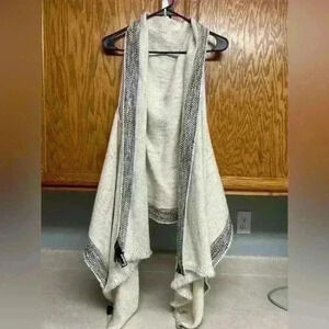 Gorgeous Boho Express Sleeveless Ponco‎